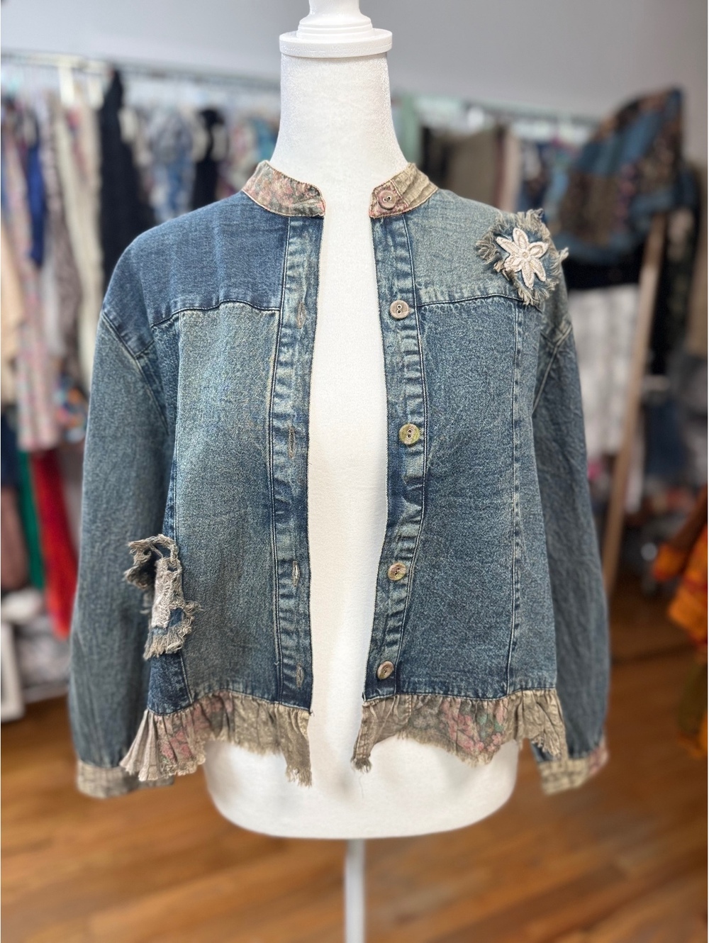 YOUNG THREADS JK44504 Gravel Cropped Denim Floral Patch Ruffle Jacket NWT Medium